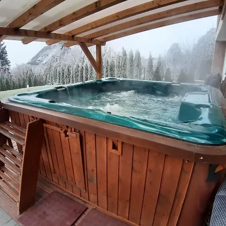 Jacuzzi Panorama Apartman 블로톤퓌레드